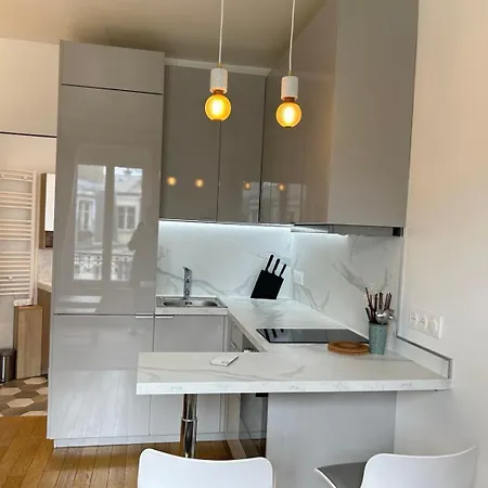 Spacious Near Eiffel Grenelle F2 パリ
