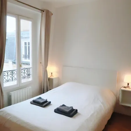 Spacious Near Eiffel Grenelle F2 アパート パリ