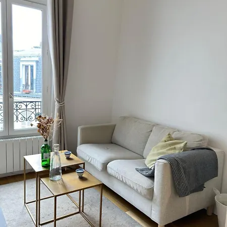 Spacious Near Eiffel Grenelle F2 París