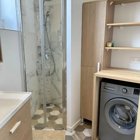 Spacious Near Eiffel Grenelle F2 * París