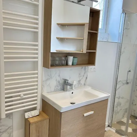 Spacious Near Eiffel Grenelle F2 * París