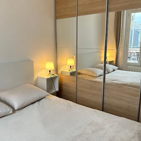 Spacious Near Eiffel Grenelle F2 París